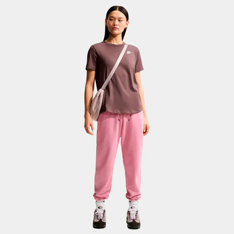 Camiseta Nike Sportswear Club Essentials - Mujer