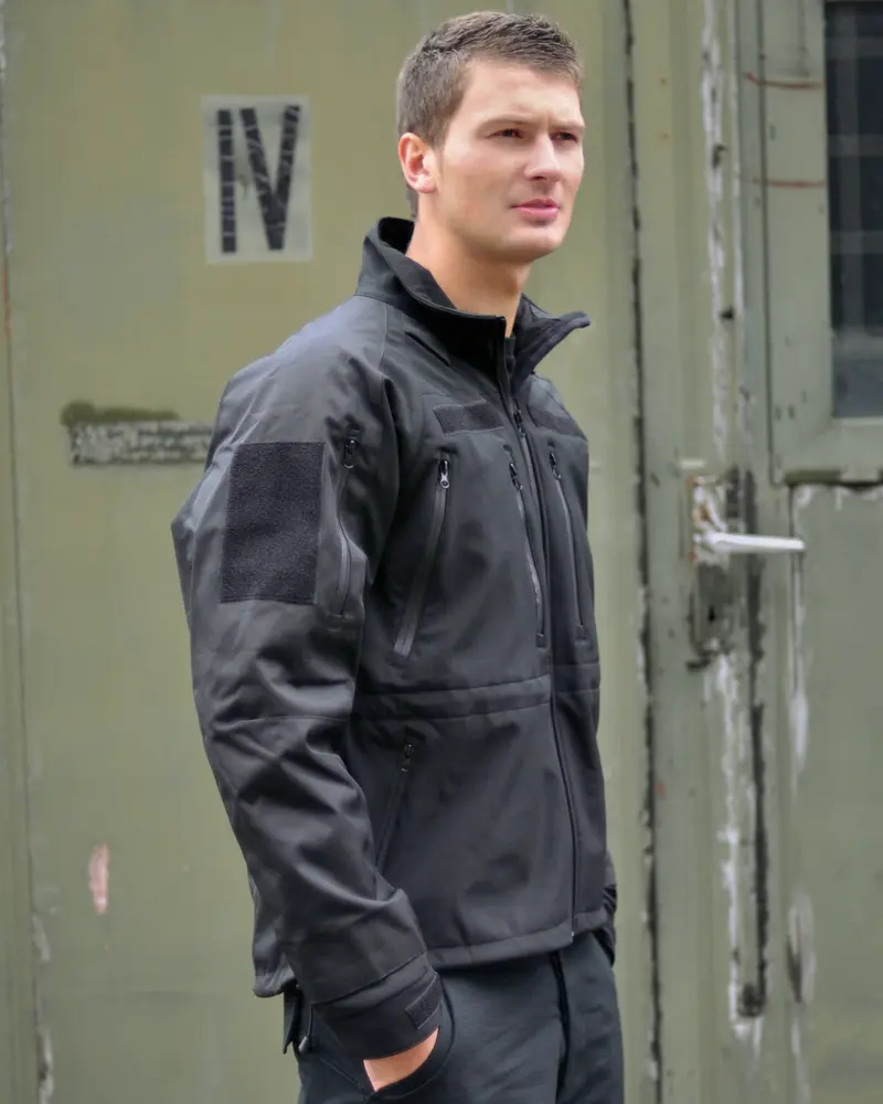 Chaqueta Softshell Mil-Tec Plus Negra - Resistente al Viento y Agua