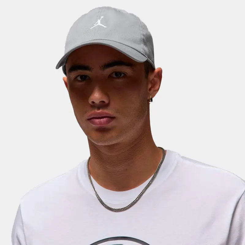 Gorra Jordan Club Con Visera Curva Sin Estructura