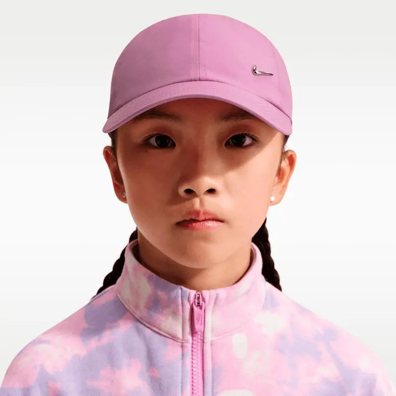 Gorra Nike DrI-Fit Club Sin Estructura Con Logotipo Swoosh Metálico - Niño/a