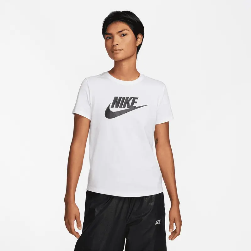 Nike Sportswear Essentials