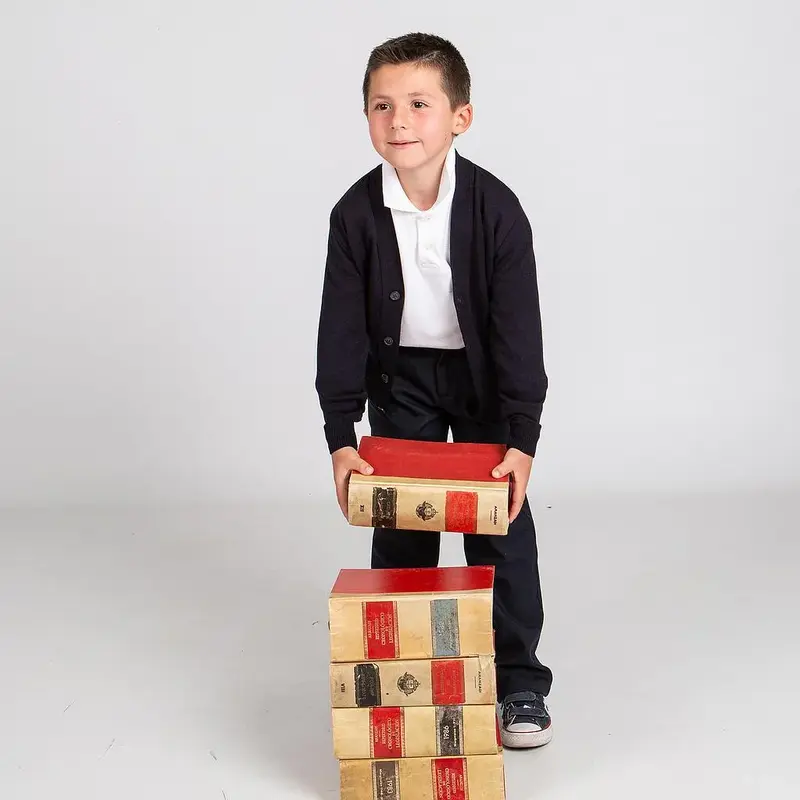 Rebeca Infantil Abotonada – Cómoda y Resistente